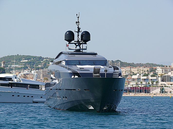 4H yacht anchored off Cannes
