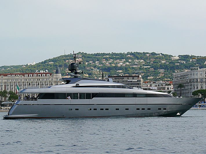 4H yacht anchored off Cannes