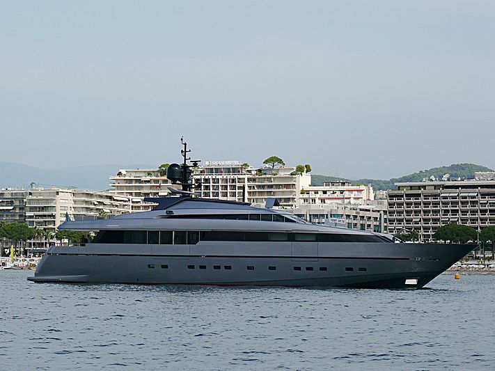 4H yacht anchored off Cannes
