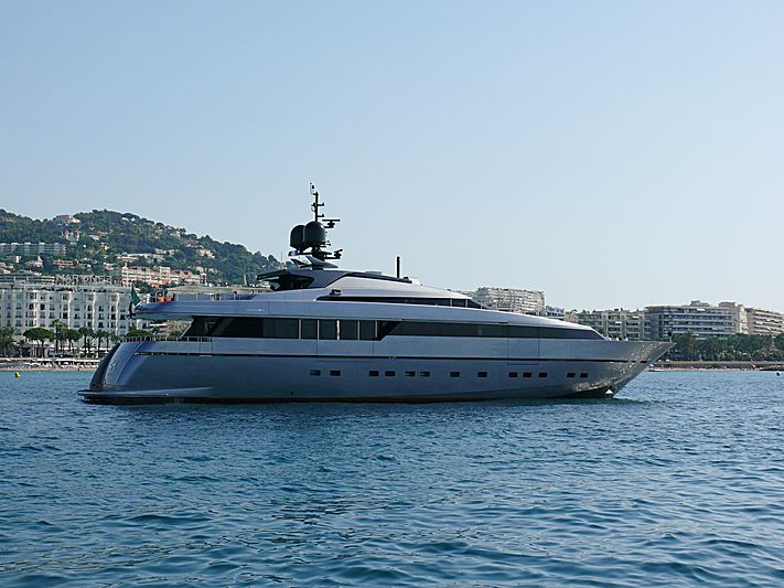 4H yacht anchored off Cannes