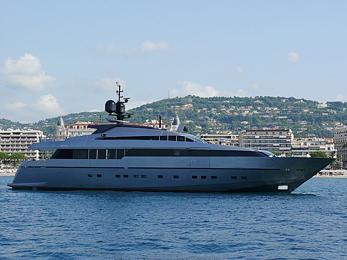 4H yacht anchored off Cannes