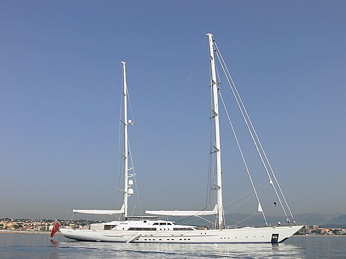 Felicita West yacht anchored off Antibes