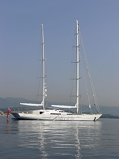Felicita West yacht anchored off Antibes