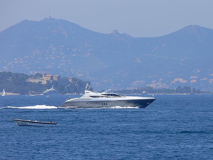 Flying Dagger yacht cruising off Cap d'Antibes