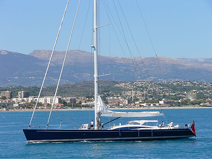 Hamilton II yacht arriving in Antibes
