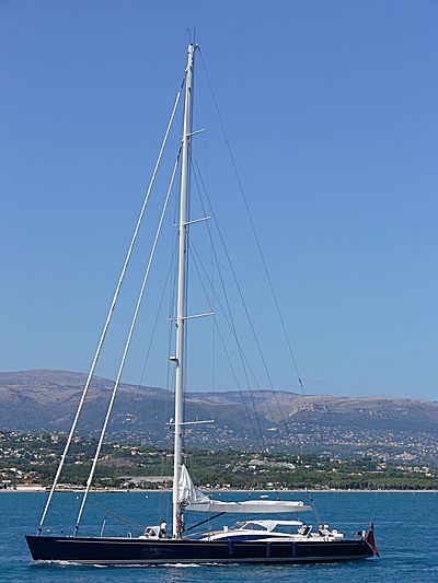 Hamilton II yacht arriving in Antibes