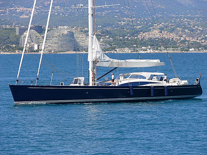 Hamilton II yacht arriving in Antibes