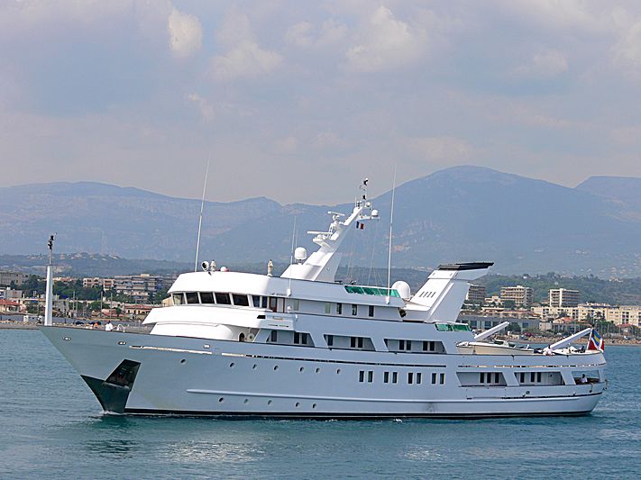 Esmeralda yacht arriving at the International Yacht Club d'Antibe