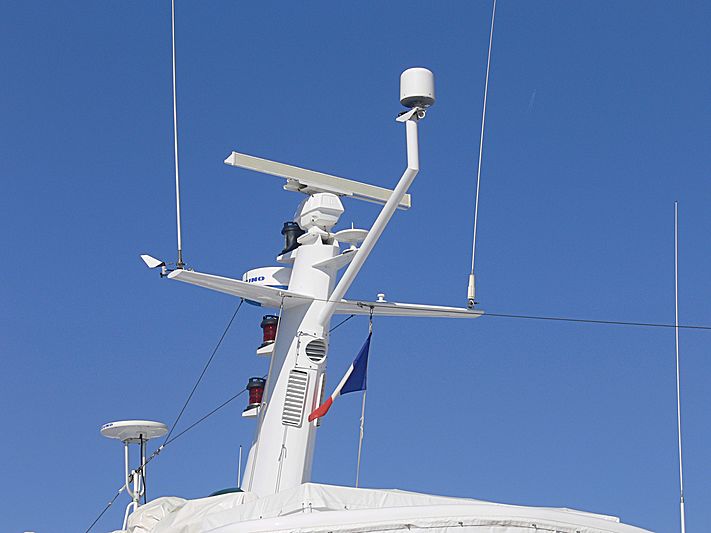 Almoria yacht mast