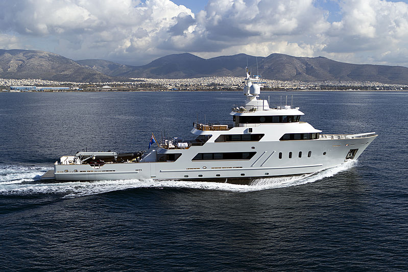 Aspire yacht running