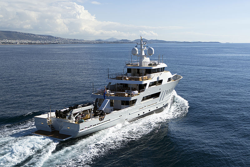 Aspire yacht running