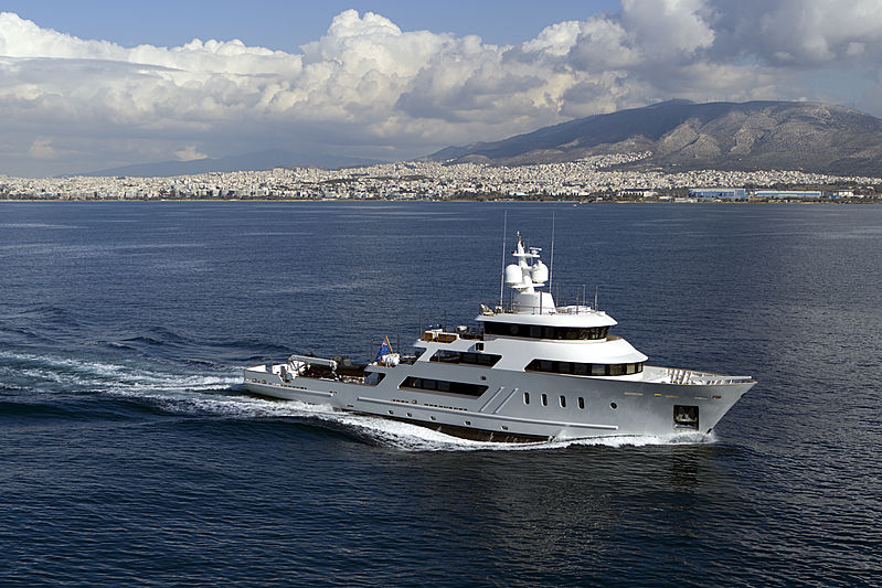 Aspire yacht running