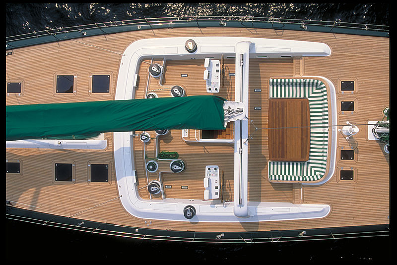 Nariida yacht social cockpit