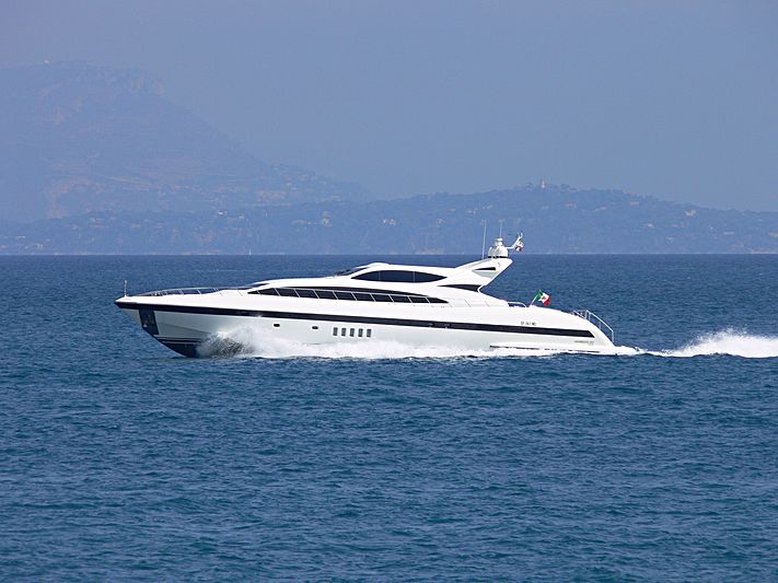 Photo Madame yacht cruising off Antibes SuperYacht Times