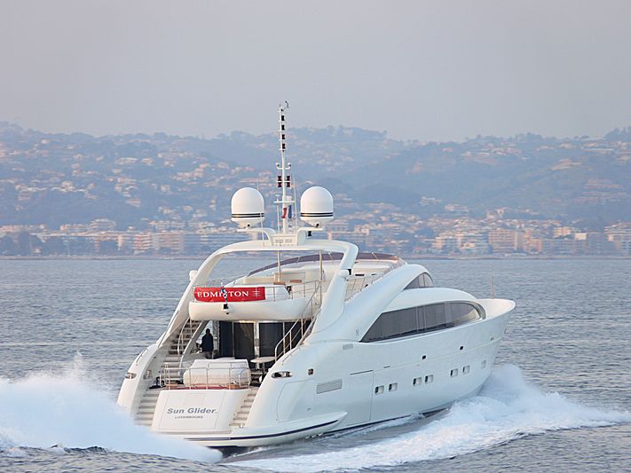 Sun Glider II yacht leaving Antibes
