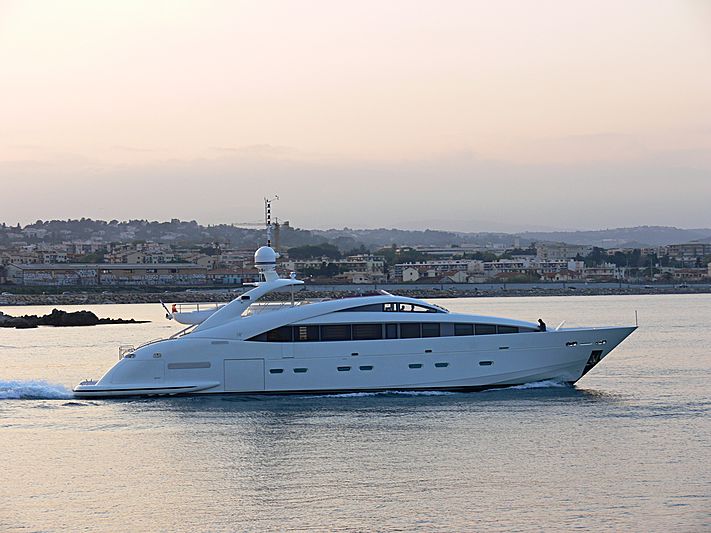 Sun Glider II yacht leaving Antibes