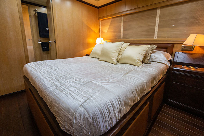Mangusta 108 King yacht stateroom