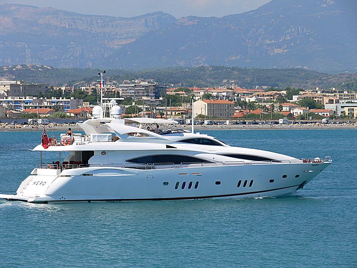 Photo Hero yacht leaving Antibes SuperYacht Times