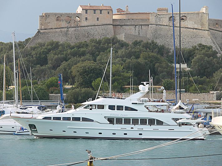 Eliza Jean yacht arriving in Antibes