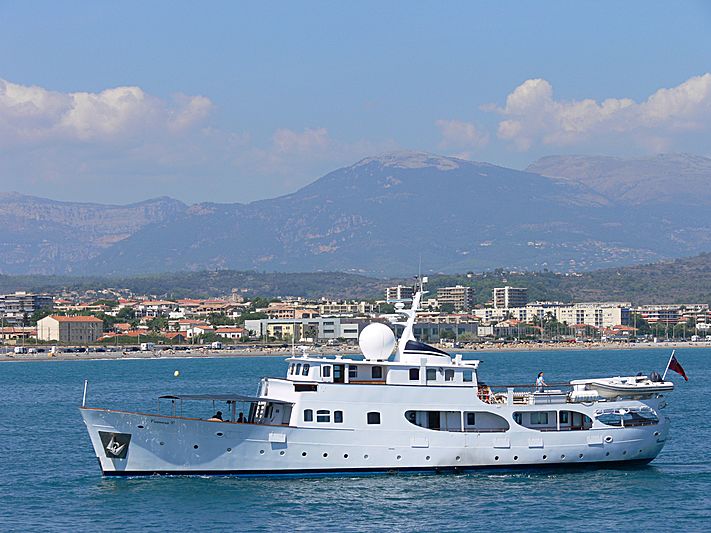 Photo Camara C yacht arriving in Antibes SuperYacht Times