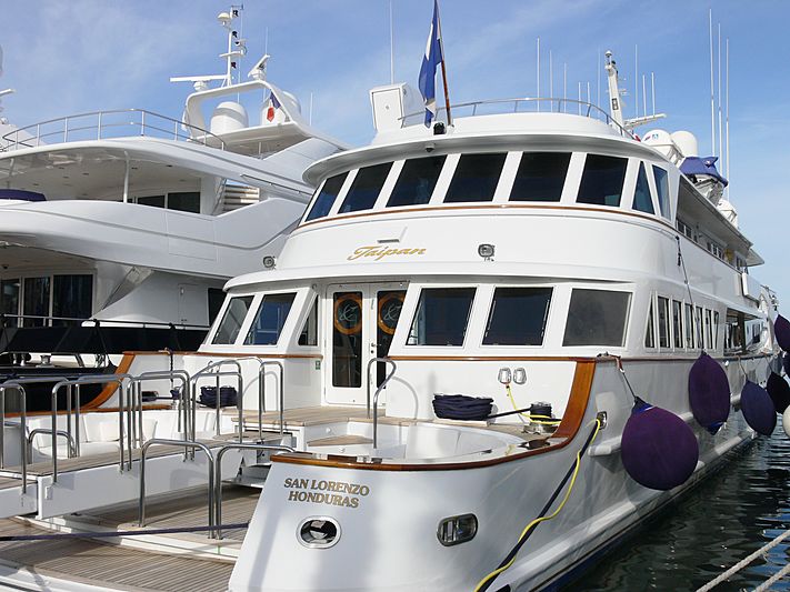 Taipan yacht in Golfe Juan