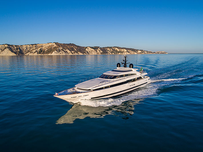 Agora III yacht exterior