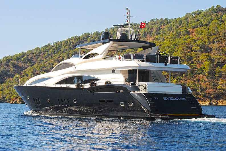 Evolution yacht cruising