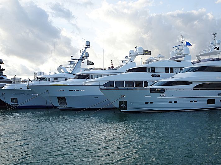 M4 yacht in Miami Island Gardens
