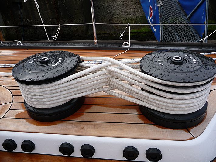 Alix yacht exterior