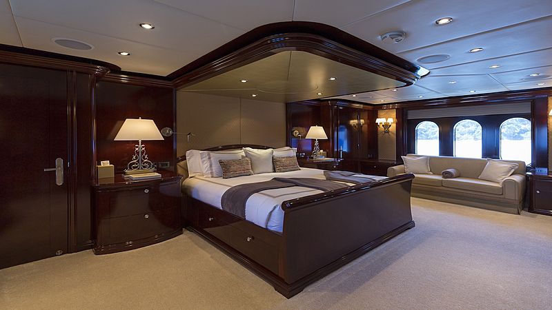 La Dea II yacht stateroom