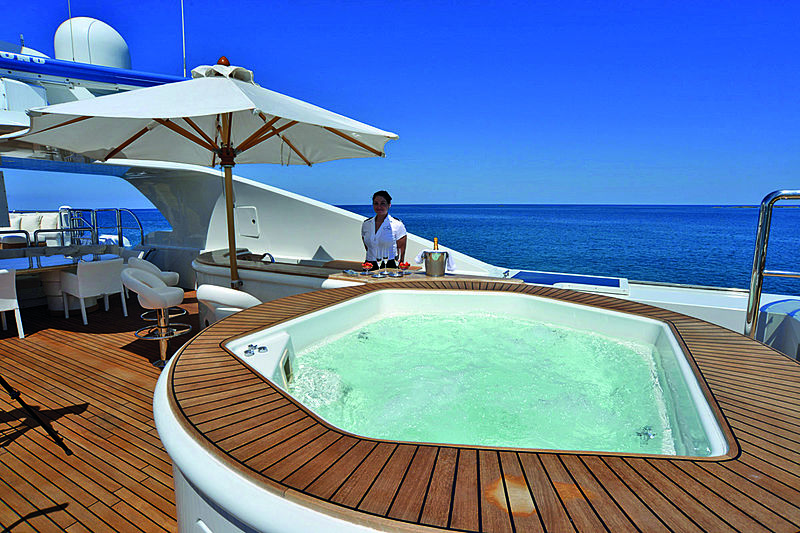 Lumiere yacht jacuzzi