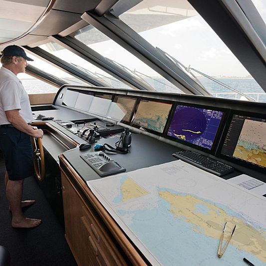 Lumiere yacht bridge