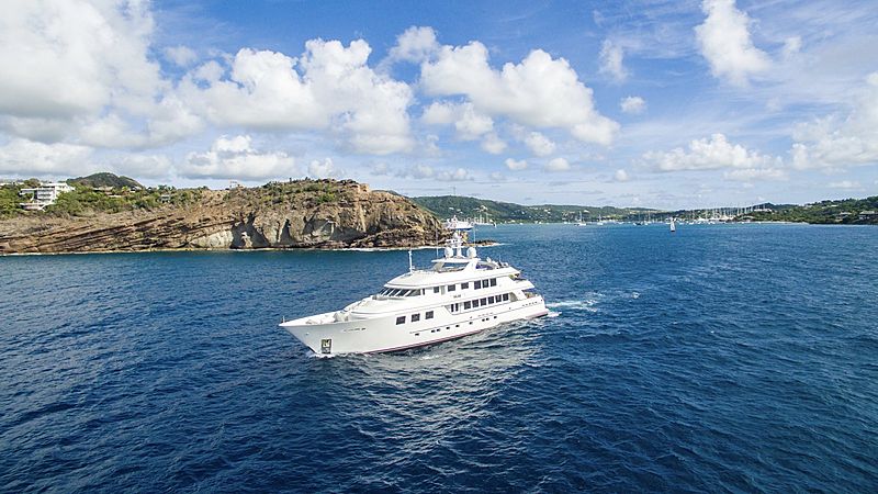 Mim yacht cruising