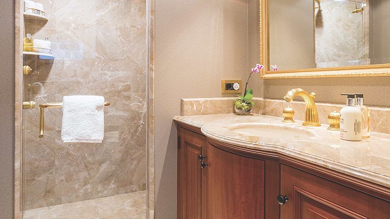 Mim yacht bathroom