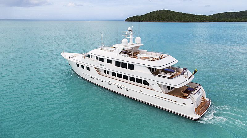 Mim yacht cruising