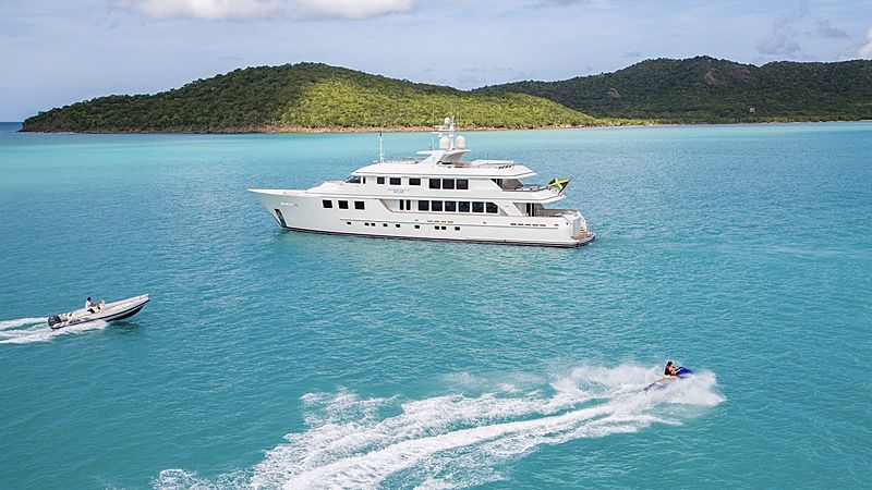 Mim yacht anchored
