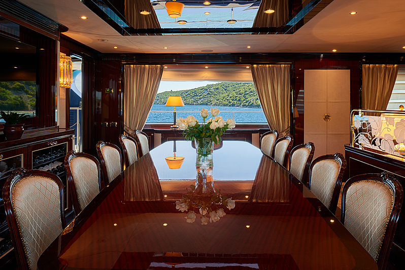 Reve d'Or yacht dining room