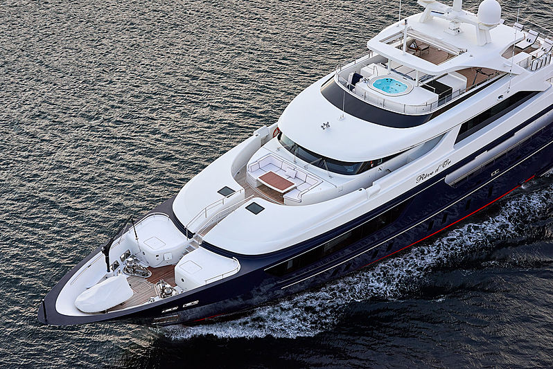Reve d'Or yacht cruising