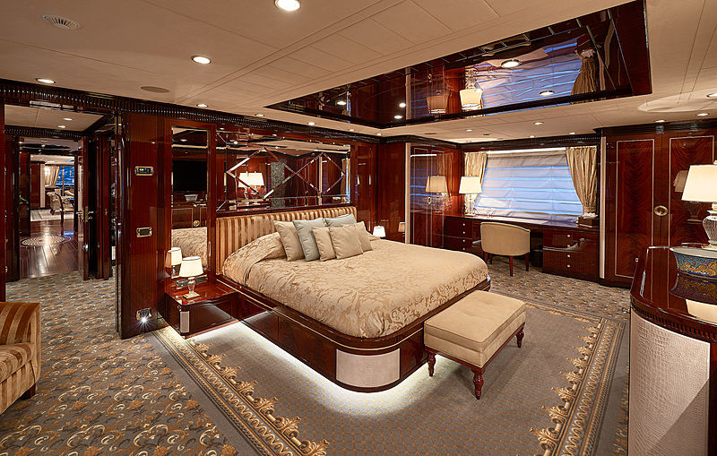 Reve d'Or yacht stateroom