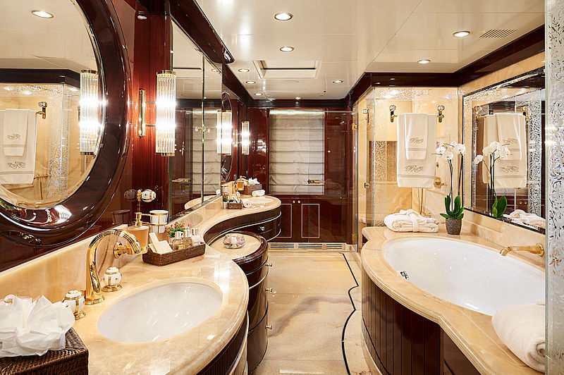 Reve d'Or yacht bathroom