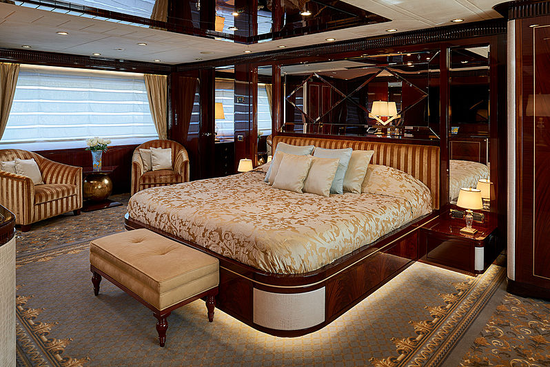 Reve d'Or yacht stateroom