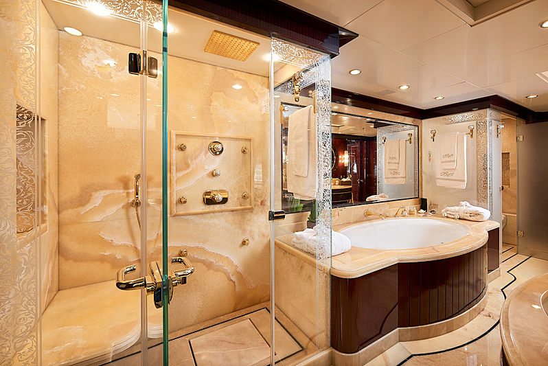 Reve d'Or yacht bathroom