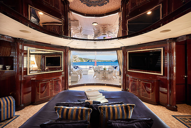 Reve d'Or yacht stateroom