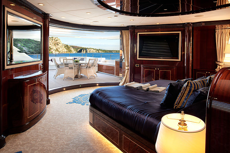 Reve d'Or yacht stateroom