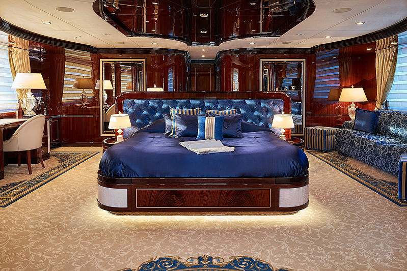 Reve d'Or yacht stateroom