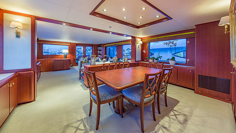 Casual Water yacht dining room