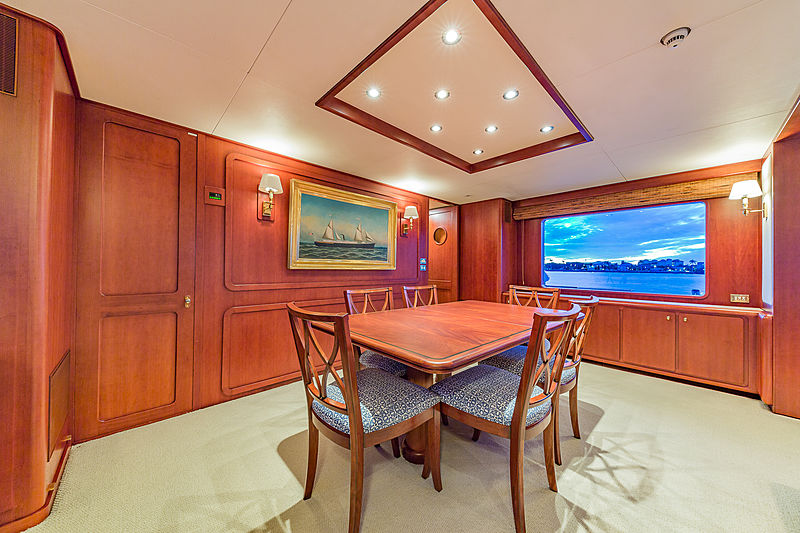 Casual Water yacht dining room