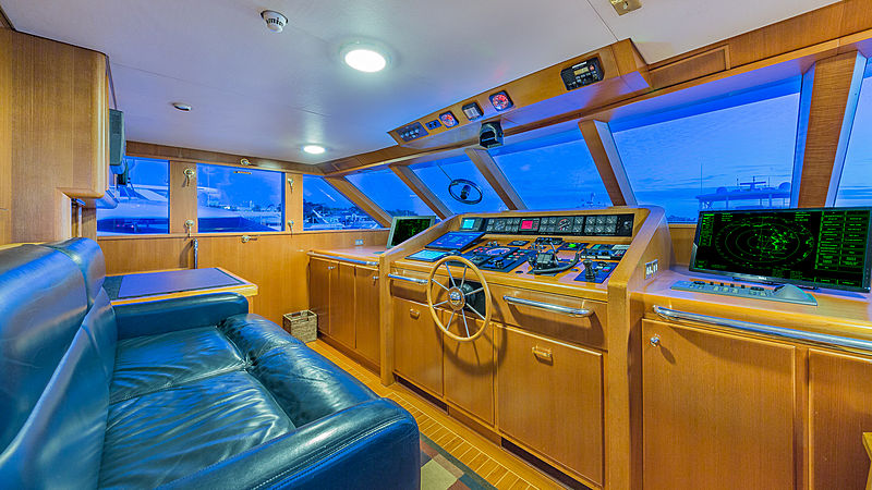 Casual Water yacht bridge