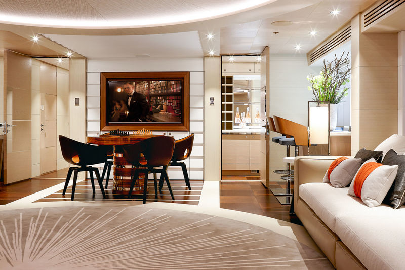 Ruya upper desk saloon