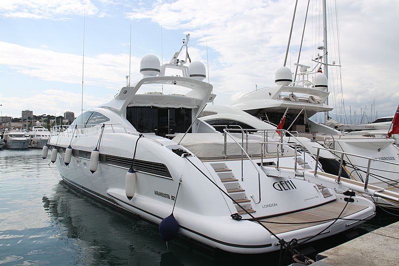 Geni yacht in Antibes